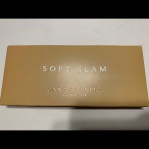 Soft Glam Eyeshadow palette